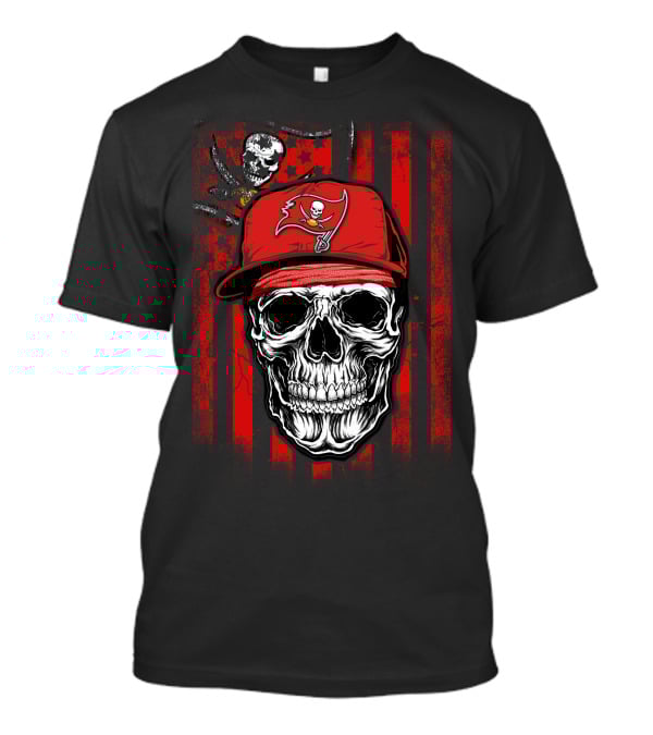 Skull With Tampa Bay Buccaneers Hat And Pirate Flag T-Shirt