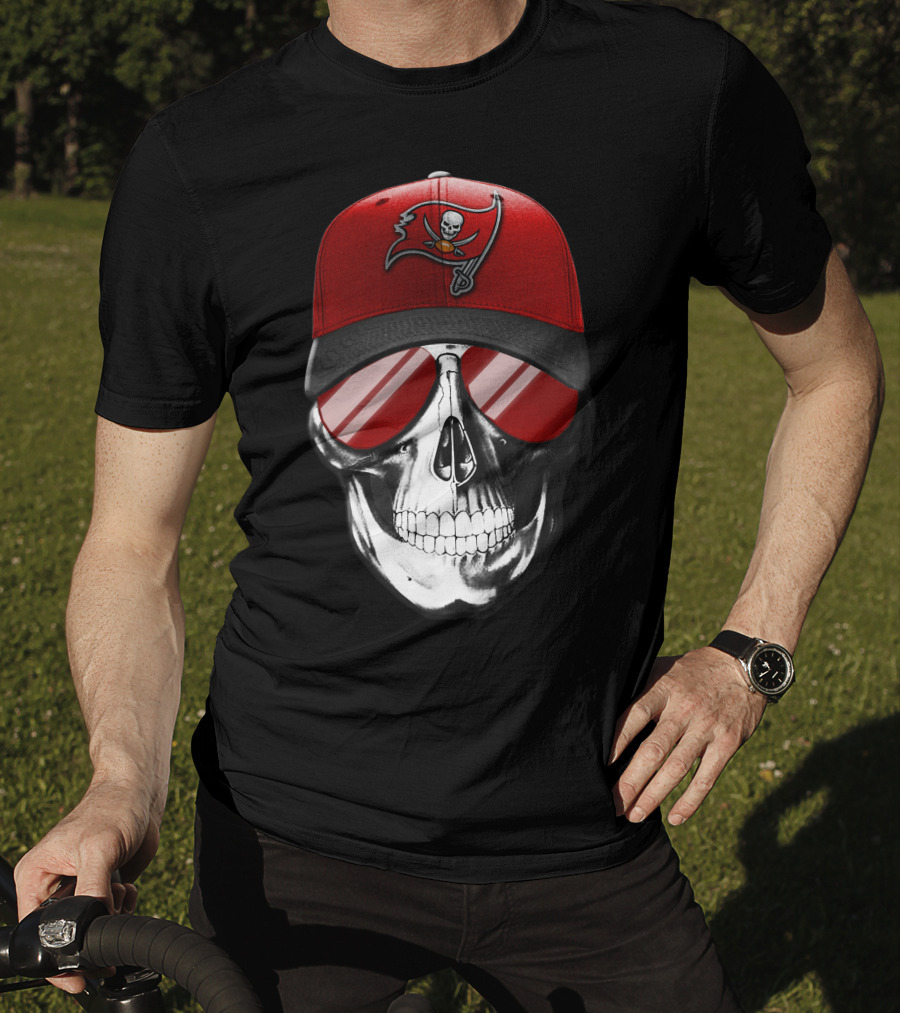 Skull V7 Tampa Bay Buccaneers Red Cap Reflective Glasses T-Shirt