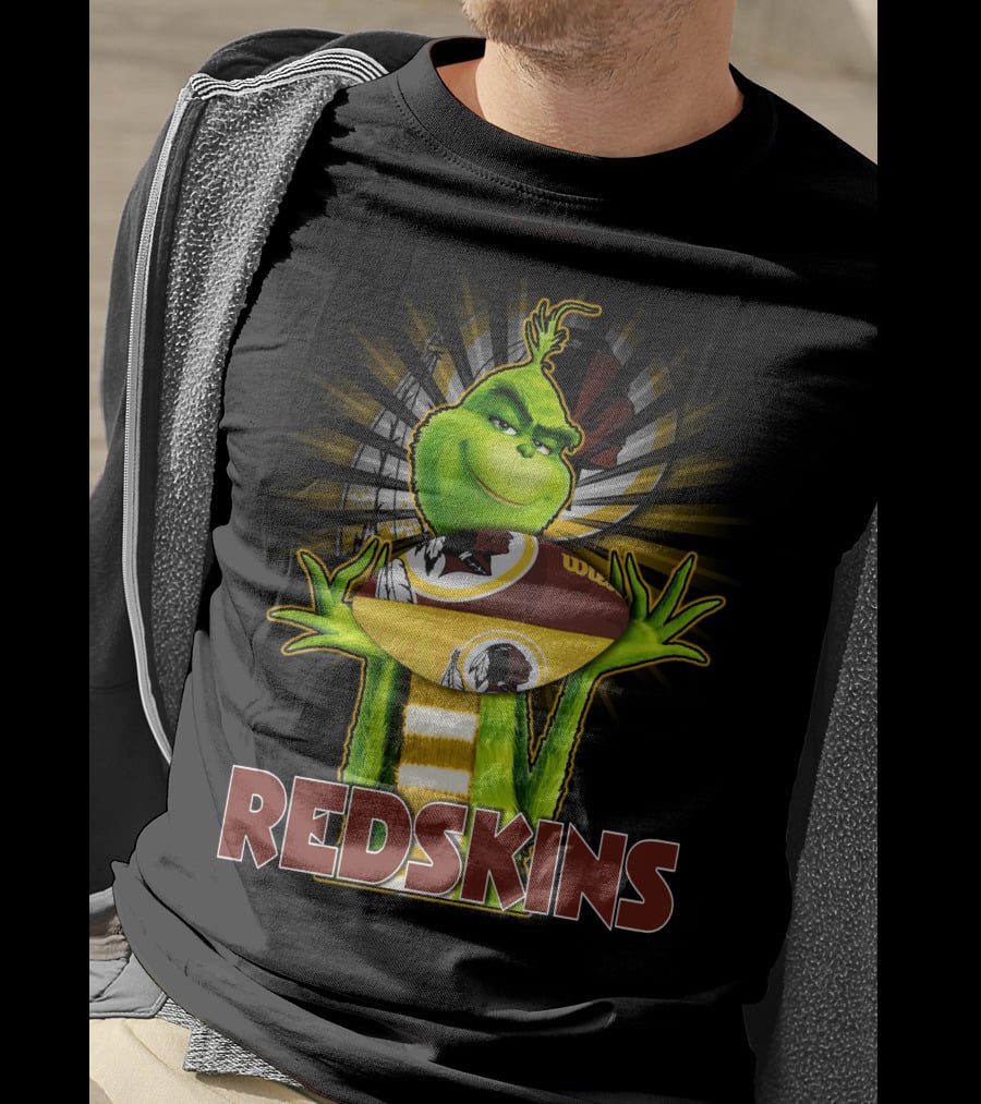 Grinch Holding Washington Redskins Football T-Shirt
