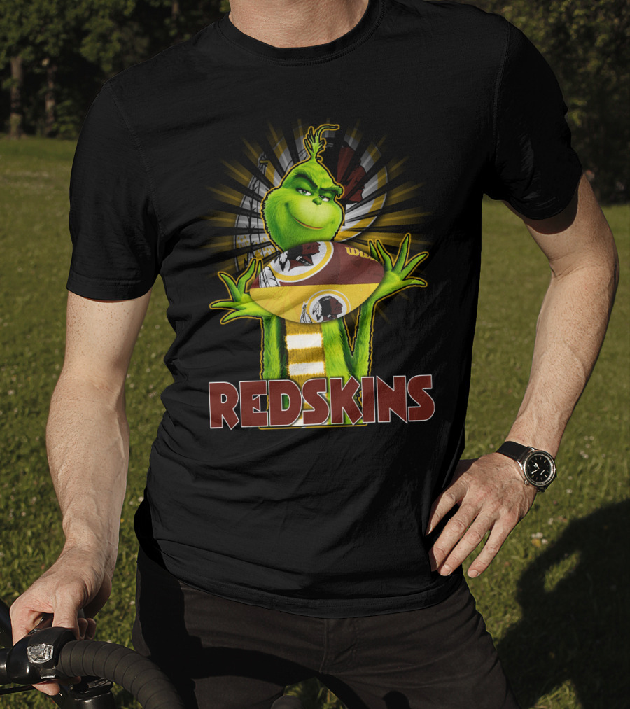Grinch Holding Washington Redskins Football T-Shirt