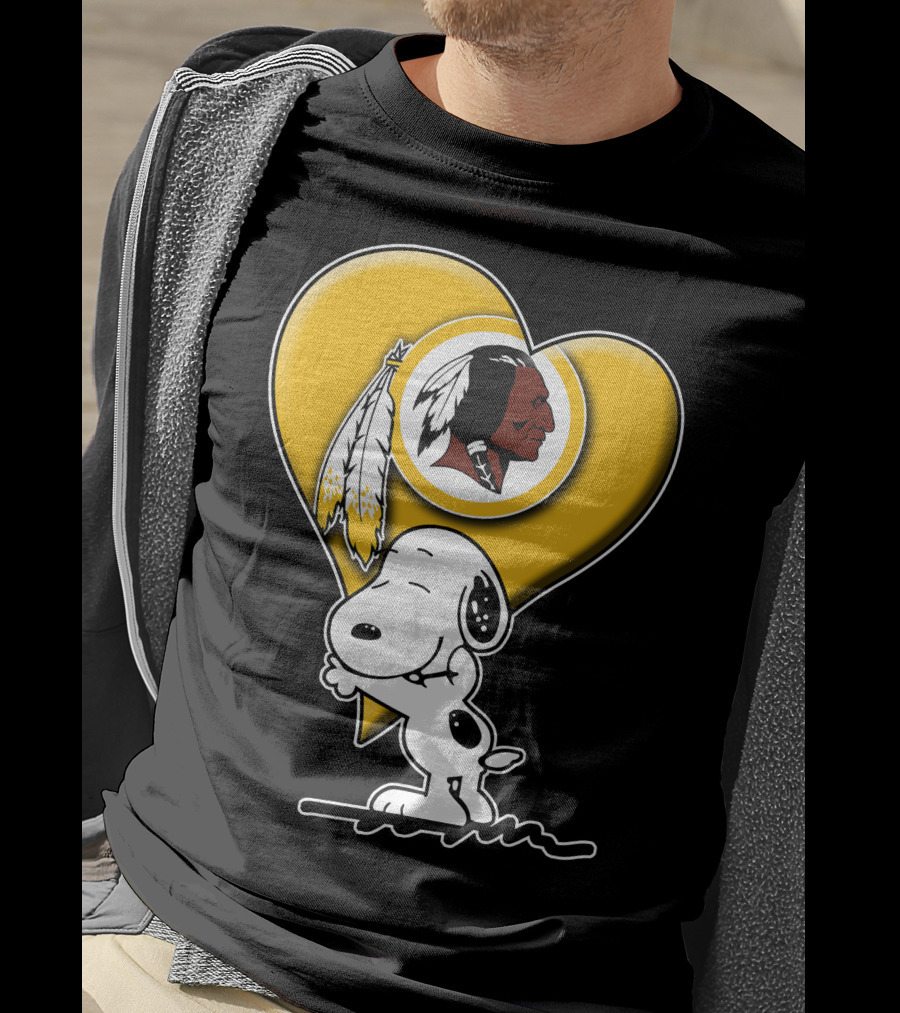 Snoopy Hugging Heart Washington Redskins T-Shirt