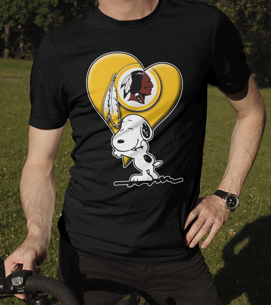 Snoopy Hugging Heart Washington Redskins T-Shirt