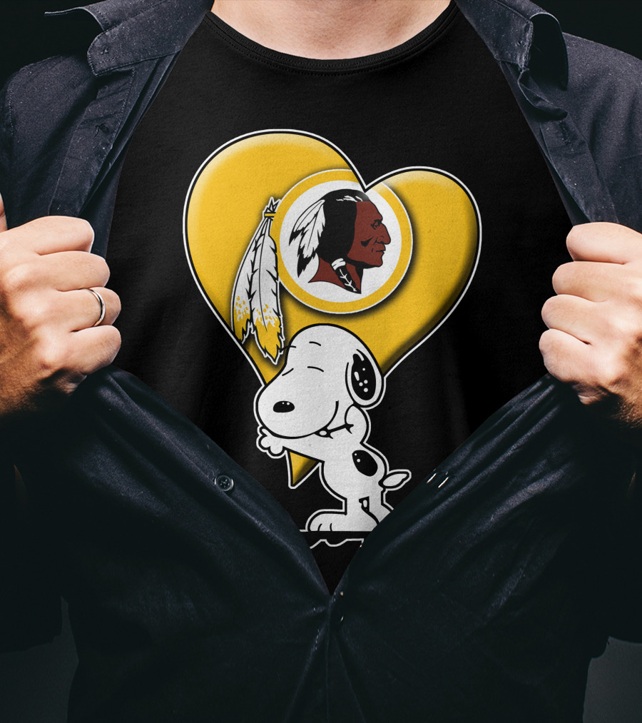 Snoopy Hugging Heart Washington Redskins T-Shirt