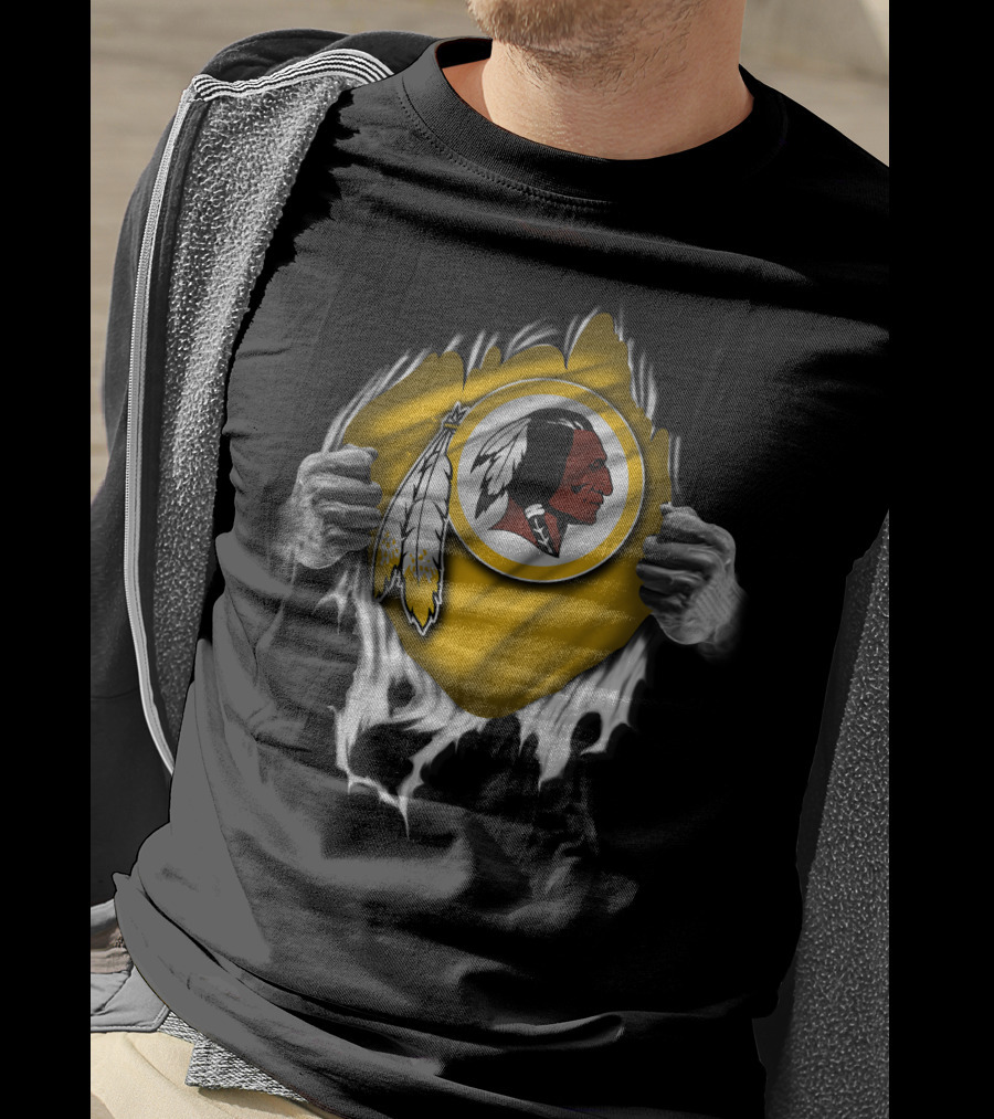 Torn V1 Washington Redskins Feather T-Shirt