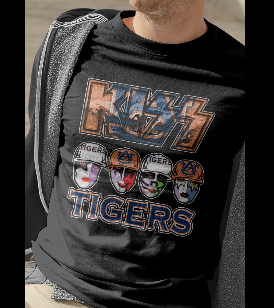 Kiss Auburn Tigers Fan Art With Painted Faces And Team Hats T-Shirt