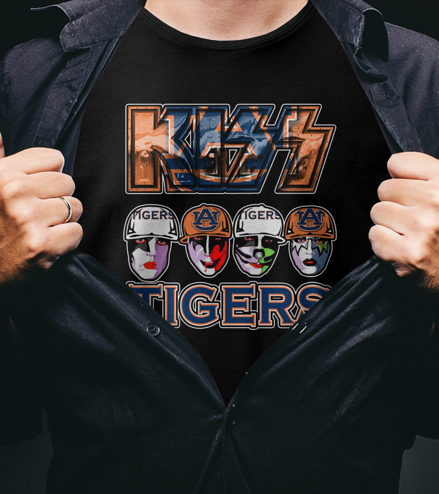 Kiss Auburn Tigers Fan Art With Painted Faces And Team Hats T-Shirt
