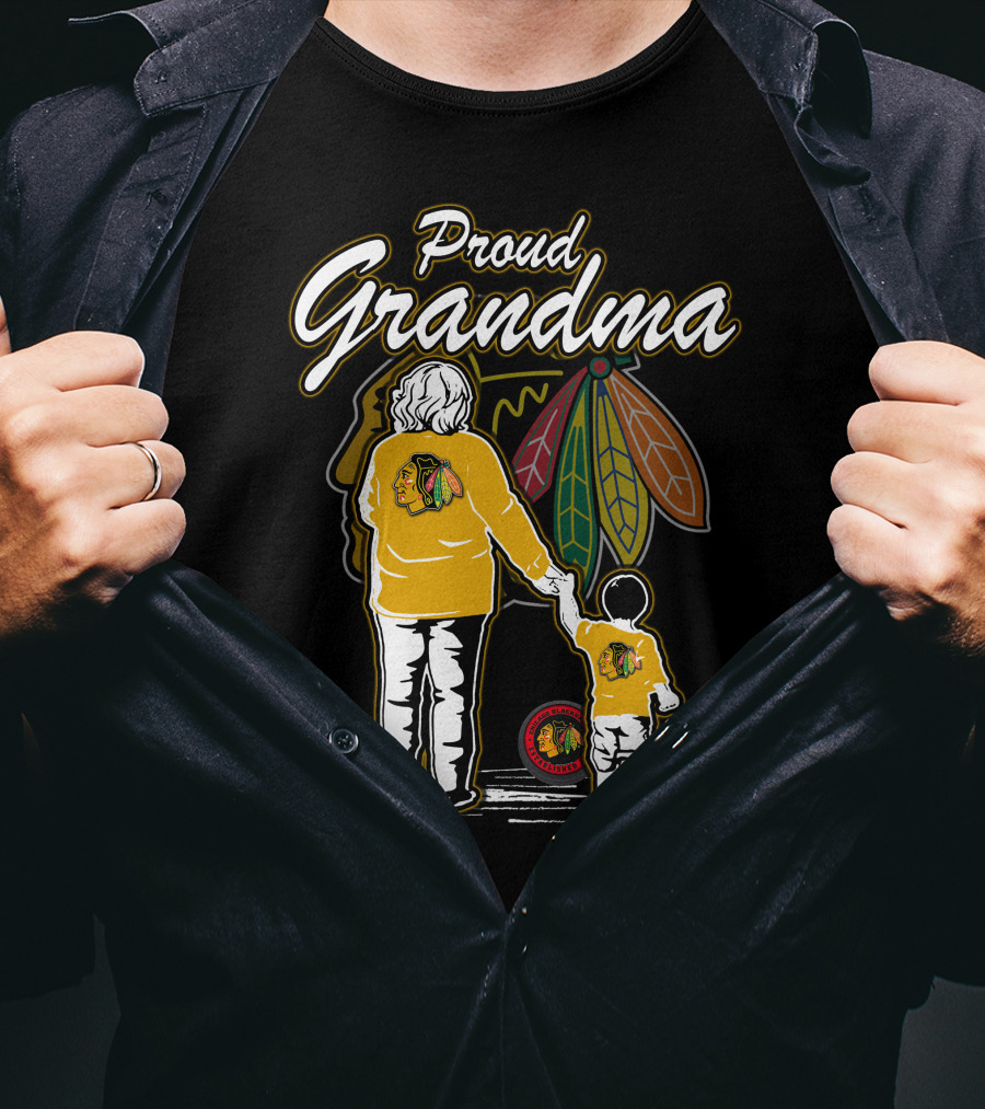 Proud Grandma Chicago Blackhawks Family Holding Hands T-Shirt