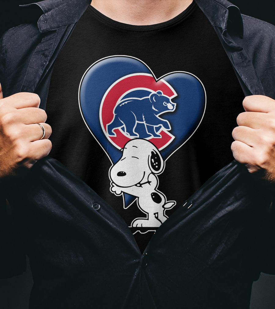 Snp V1 Chicago Cubs Snoopy Heart Hug T-Shirt