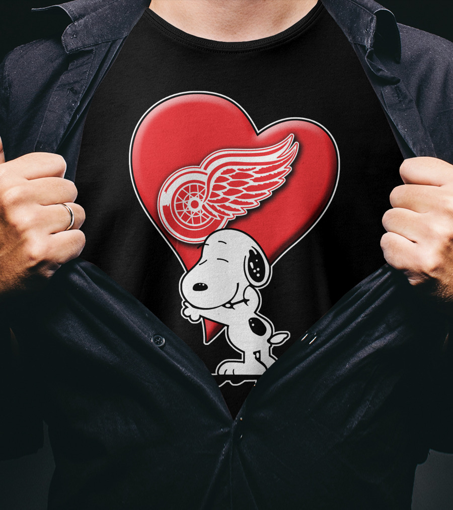 Snoopy Hugging Heart Detroit Red Wings T-Shirt