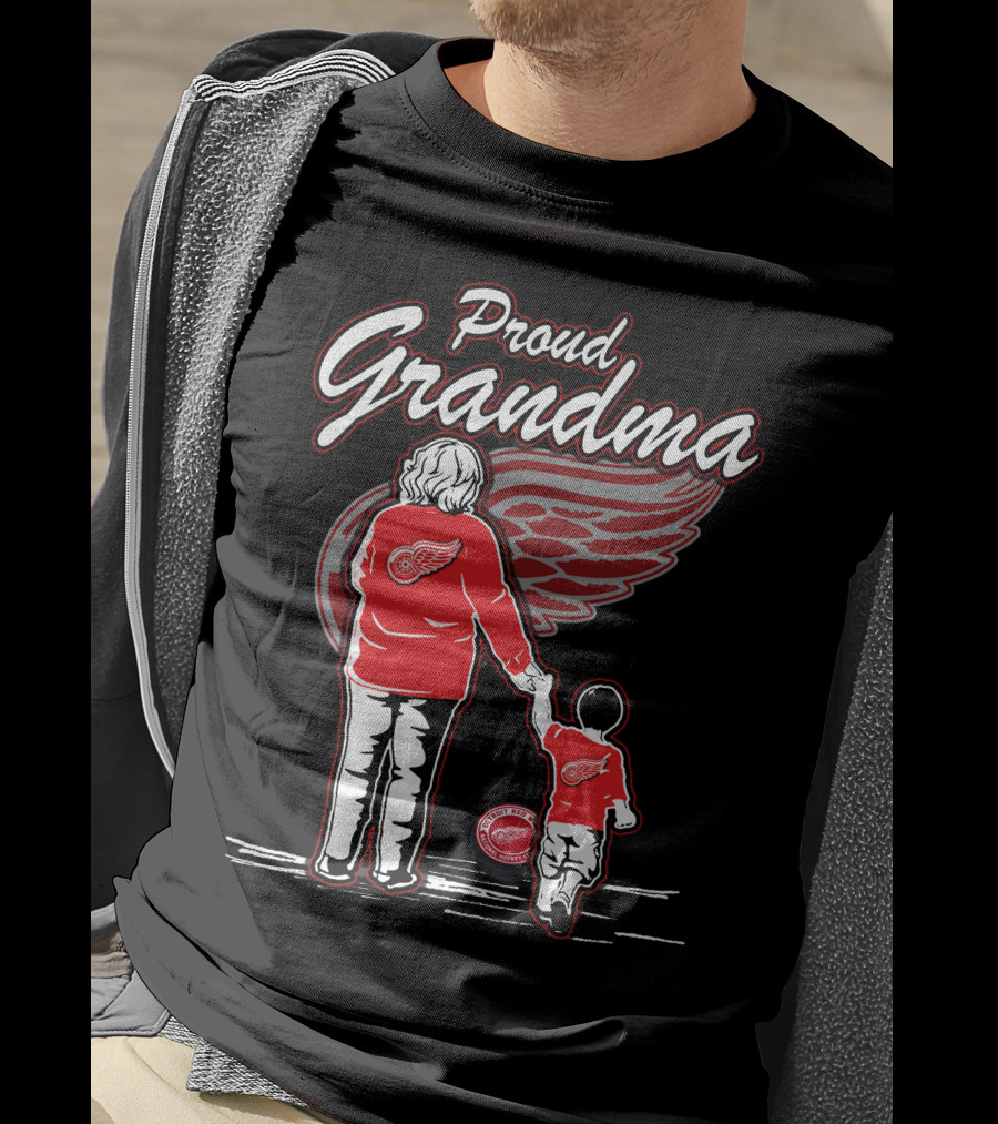 Proud Grandma Detroit Red Wings Family Bonding Winged Wheel Fans T-Shirt