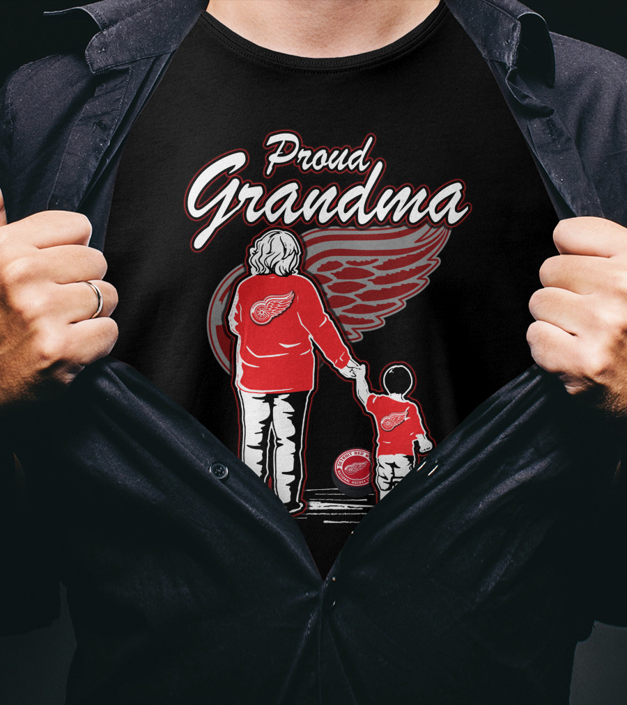 Proud Grandma Detroit Red Wings Family Bonding Winged Wheel Fans T-Shirt