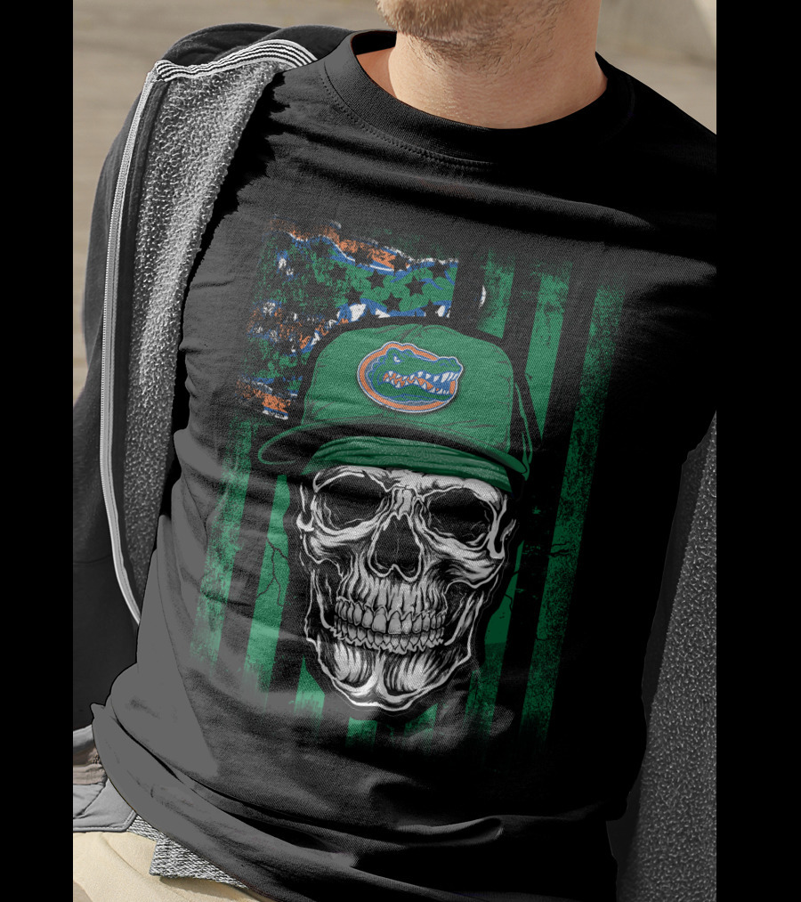Skull With Florida Gators Hat On Grunge American Flag Background T-Shirt