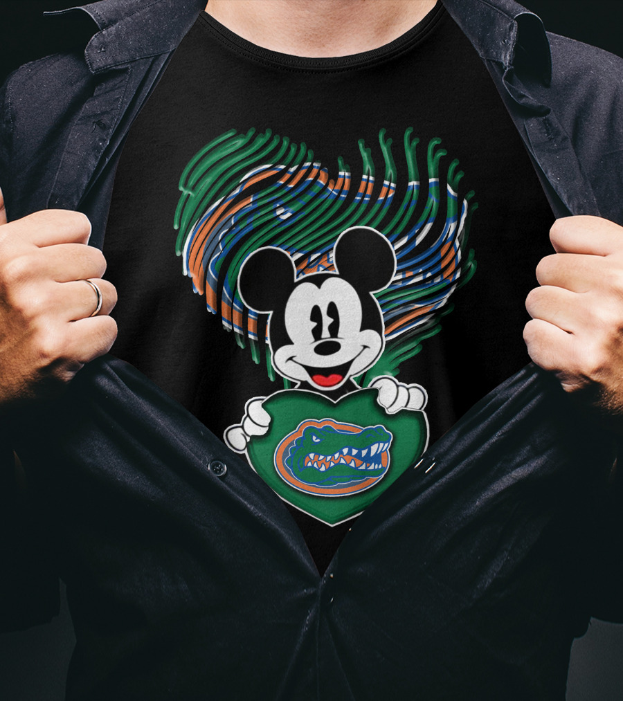 Mickey Mouse Holding Heart With Florida Gators T-Shirt