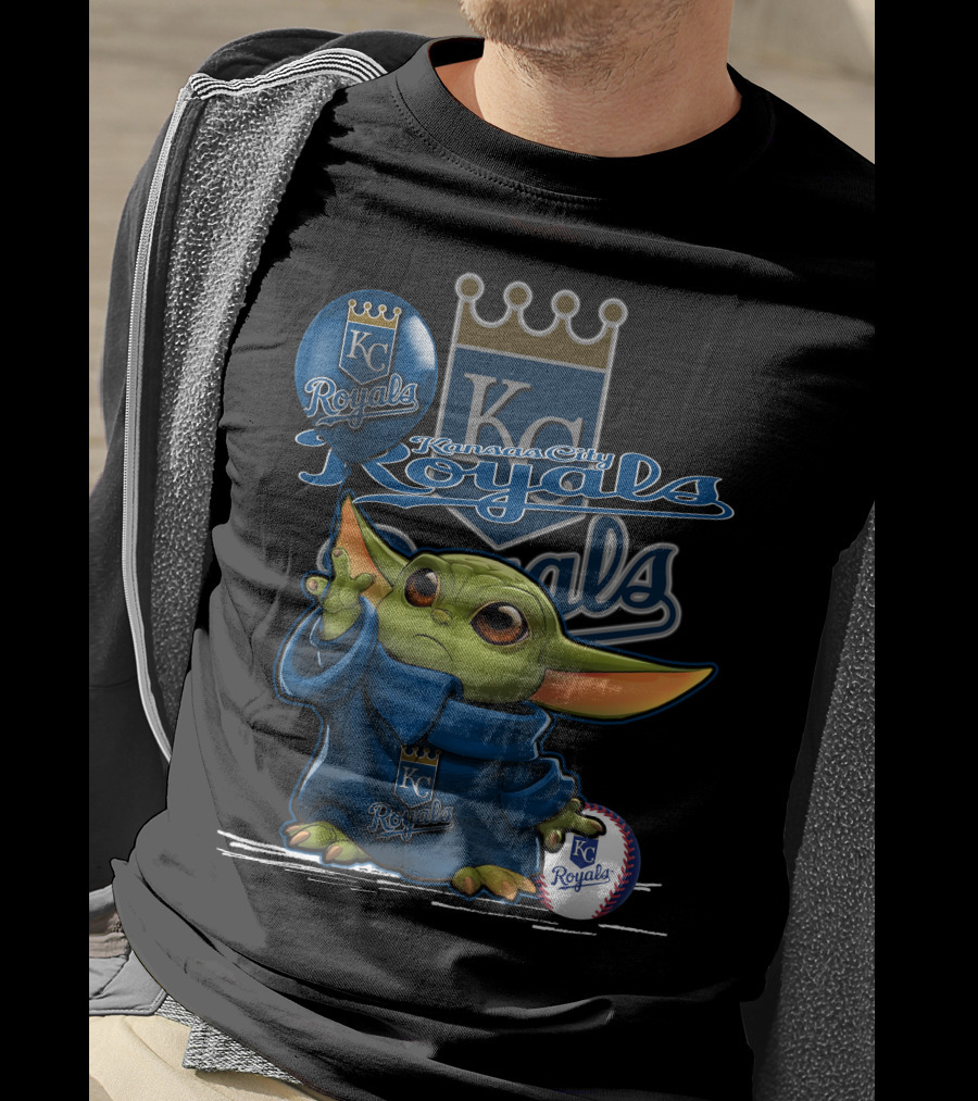 Yoda Kansas City Royals Holding KC Ball And Balloon T-Shirt