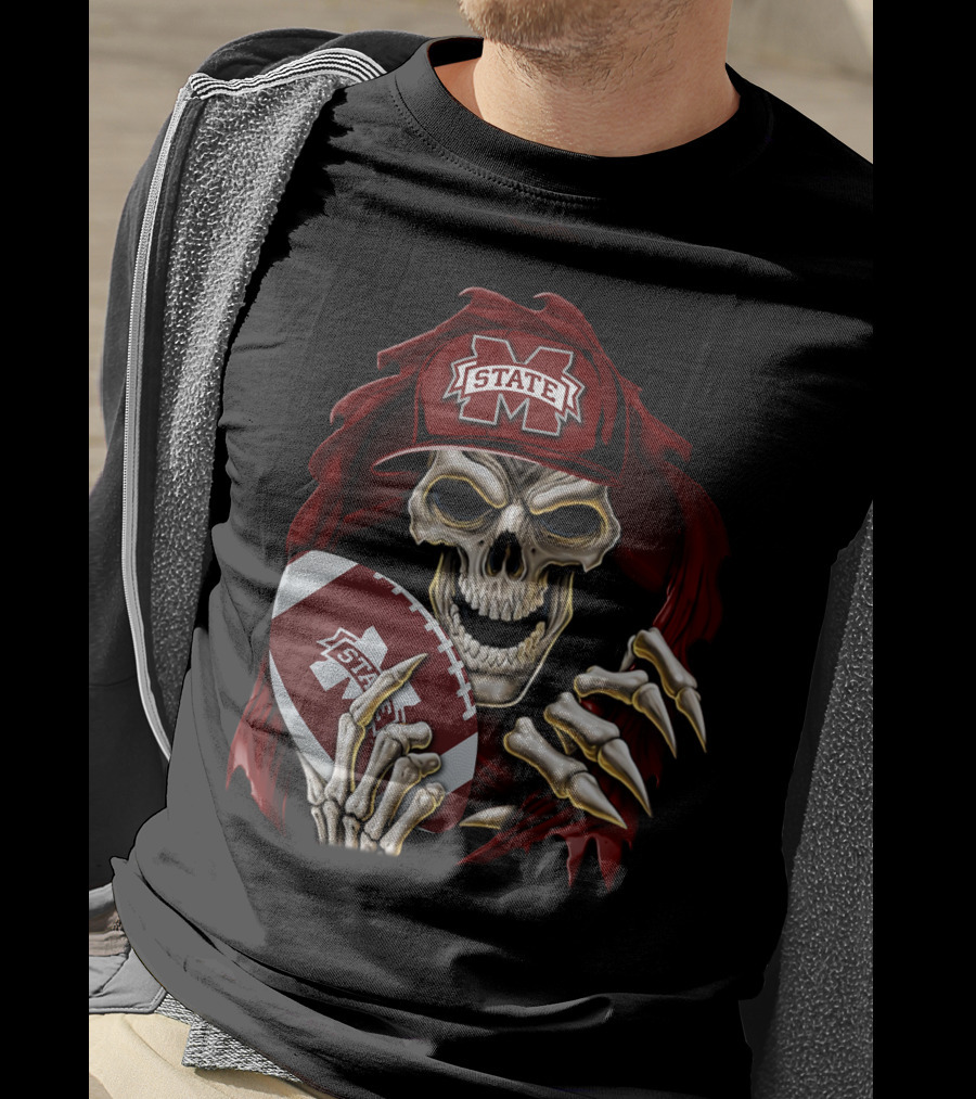 Skullbong Mississippi State Bulldogs Skeleton Holding Football T-Shirt