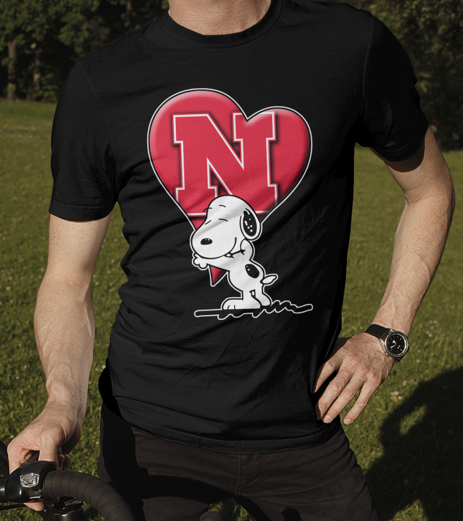 Snp V1 Nebraska Cornhuskers Snoopy Hugging Red Heart N T-Shirt