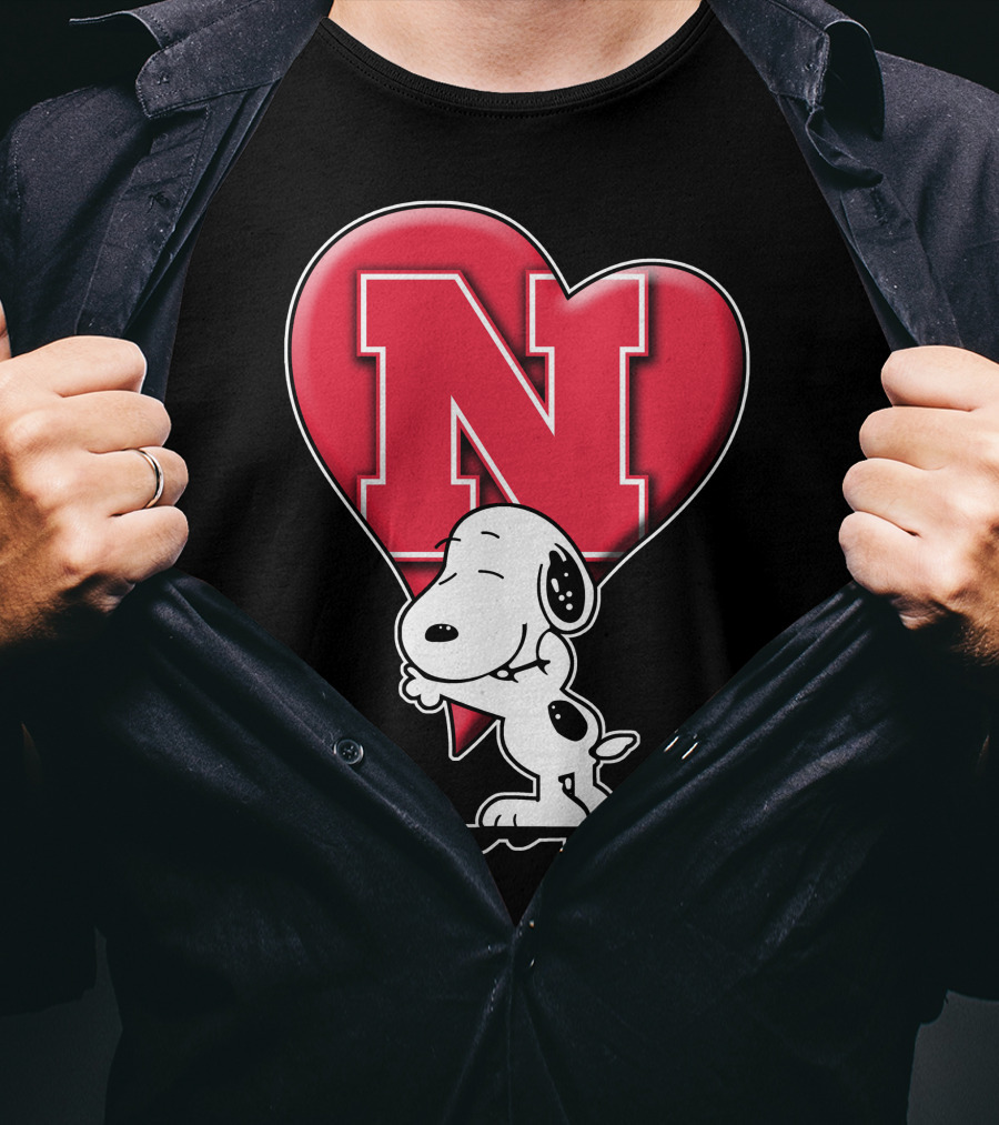 Snp V1 Nebraska Cornhuskers Snoopy Hugging Red Heart N T-Shirt