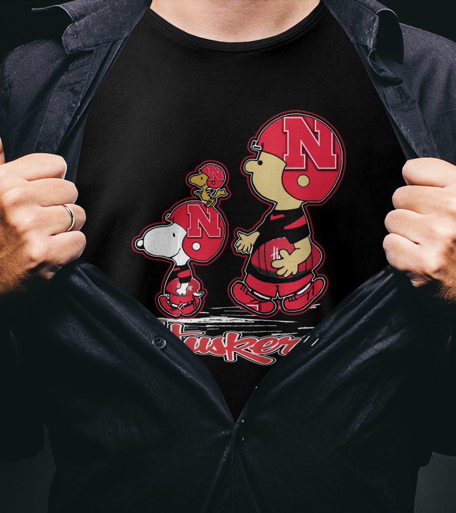Snpfootball Nebraska Cornhuskers Huskers Charlie Brown Snoopy Woodstock Football Helmets T-Shirt