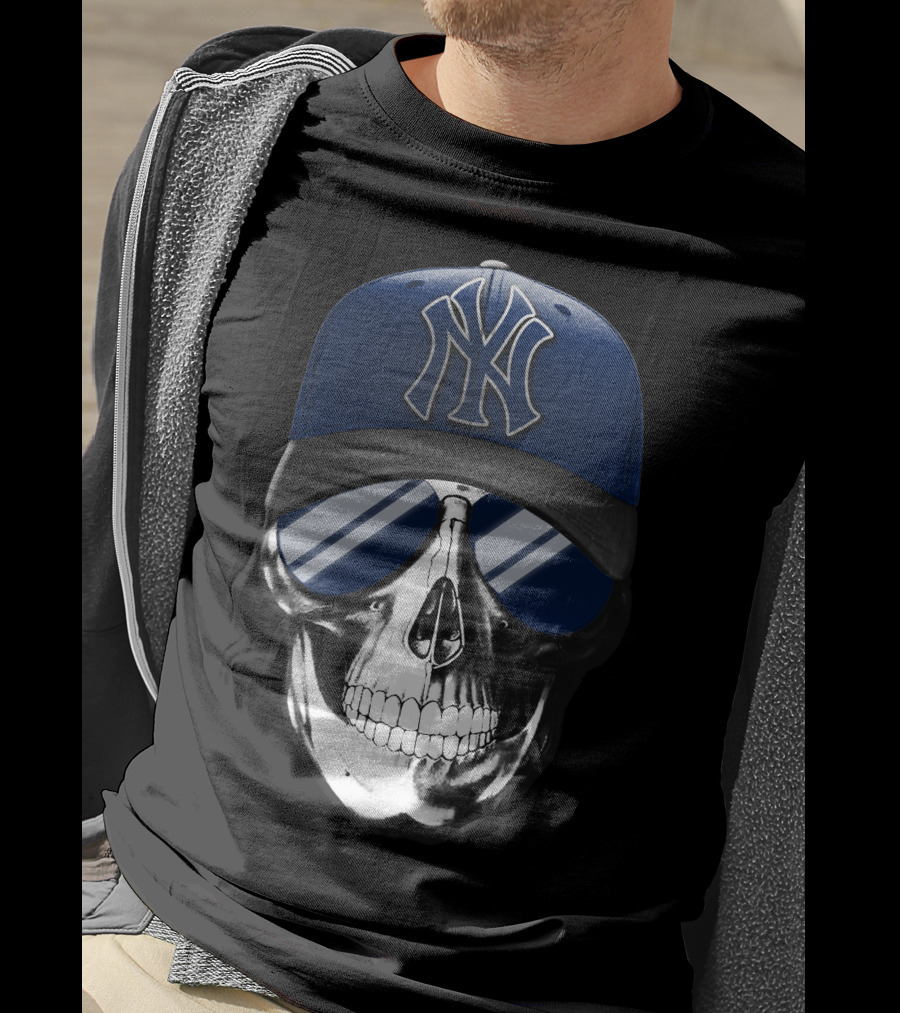 New York Yankees Skull Cap With Glasses T-Shirt