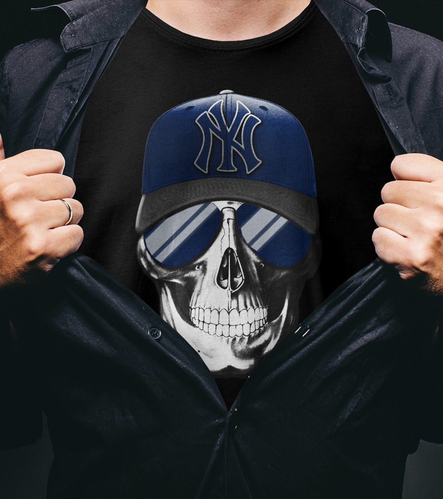 New York Yankees Skull Cap With Glasses T-Shirt