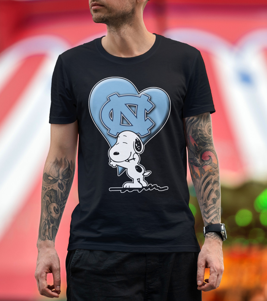 Snoopy Hugging North Carolina Tar Heels Logo Heart T-Shirt