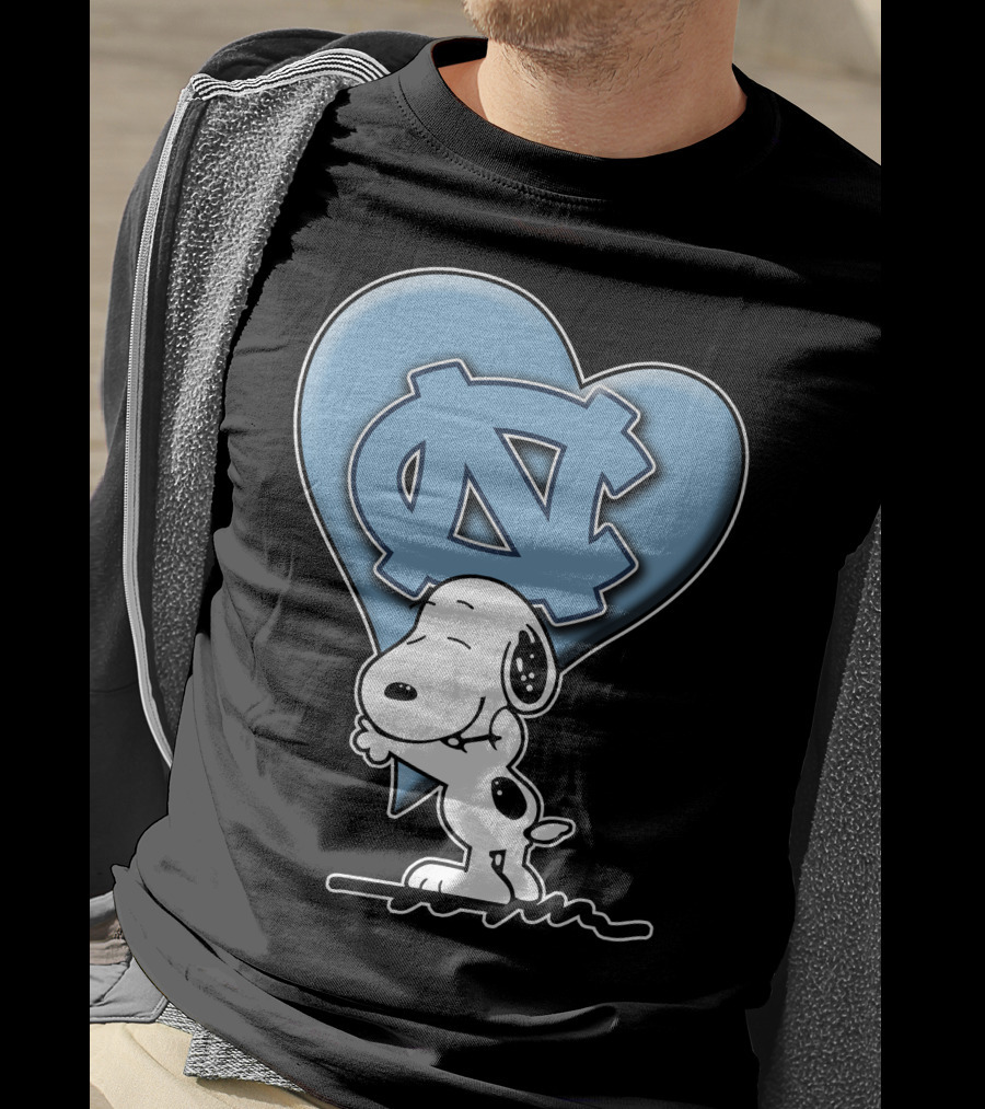 Snoopy Hugging North Carolina Tar Heels Logo Heart T-Shirt