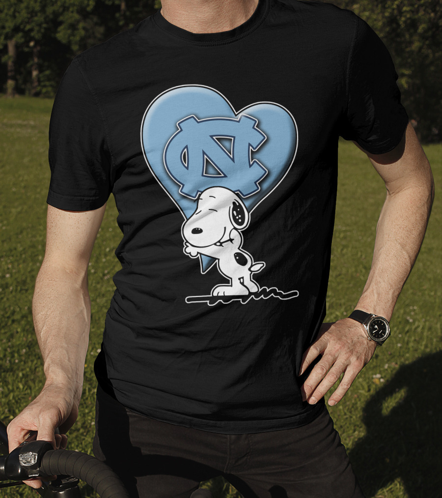 Snoopy Hugging North Carolina Tar Heels Logo Heart T-Shirt