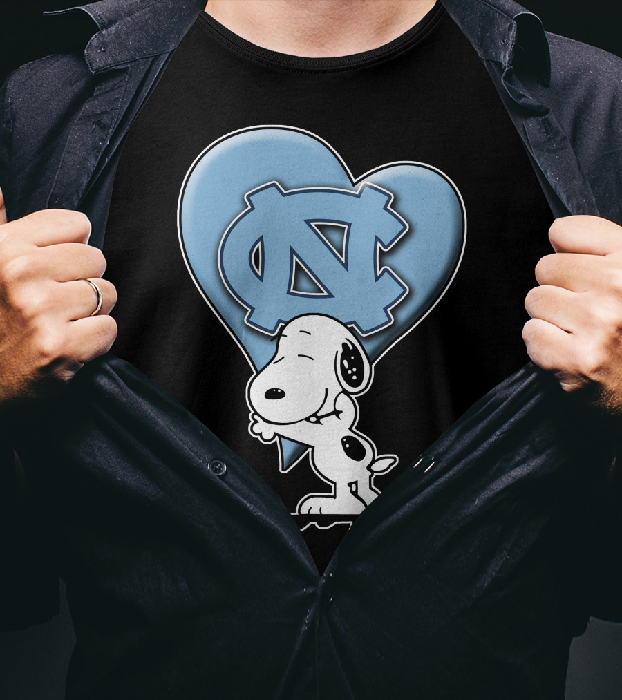 Snoopy Hugging North Carolina Tar Heels Logo Heart T-Shirt