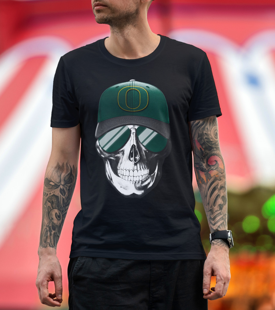 Oregon Ducks Skull with Green Hat and Reflective Glasses T-Shirt