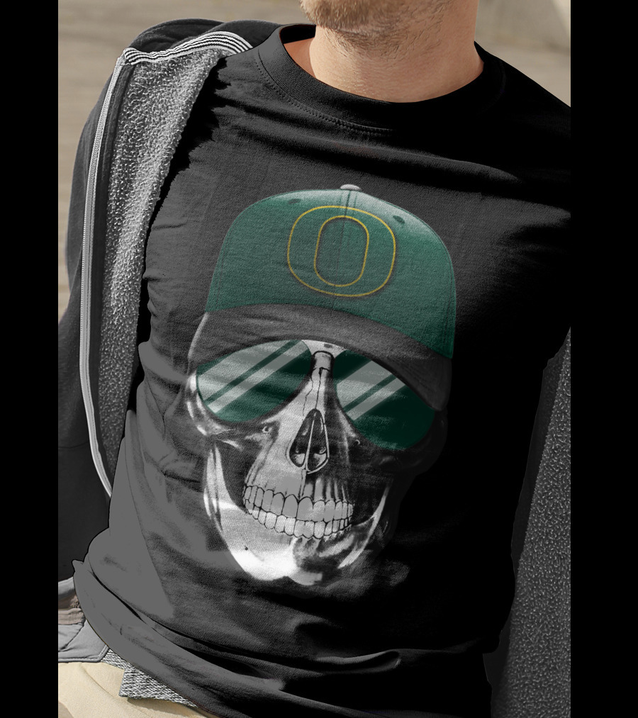 Oregon Ducks Skull With Green Hat And Reflective Glasses T-Shirt