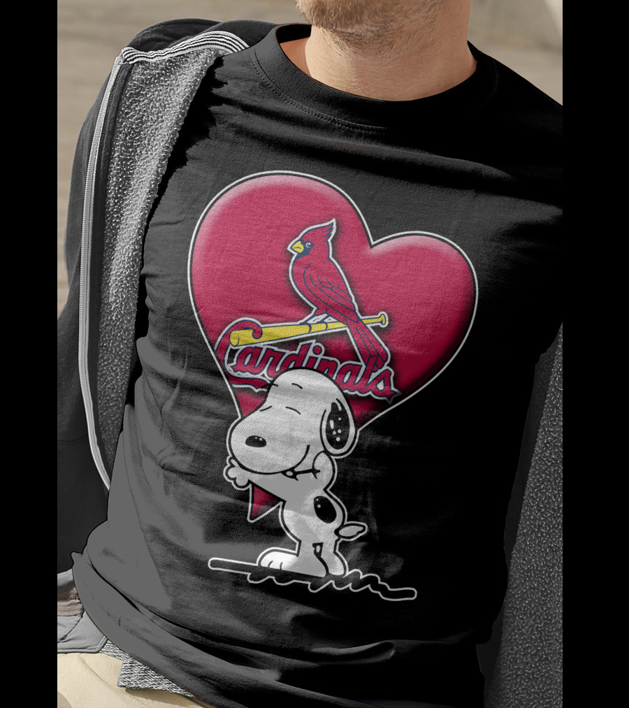 Snp V1 St. Louis Cardinals Heart With Snoopy Hugging T-Shirt