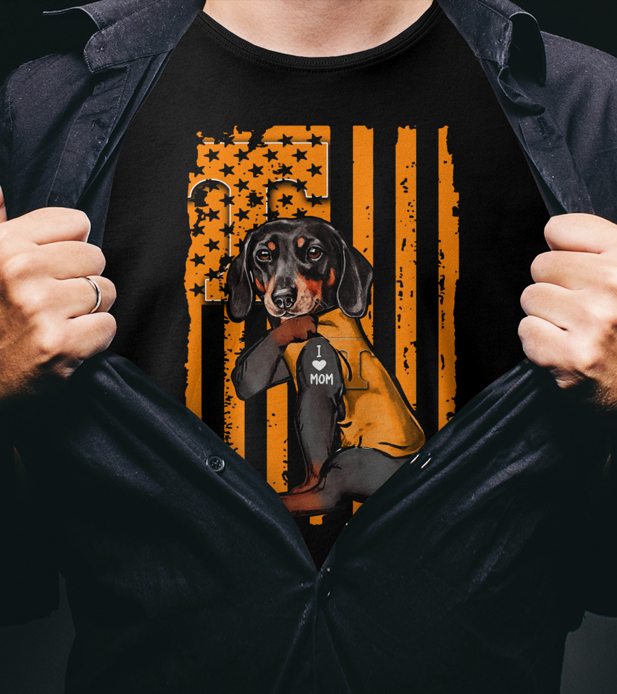 Dachshund In Tennessee Volunteers Gear With I Love Mom Message T-Shirt