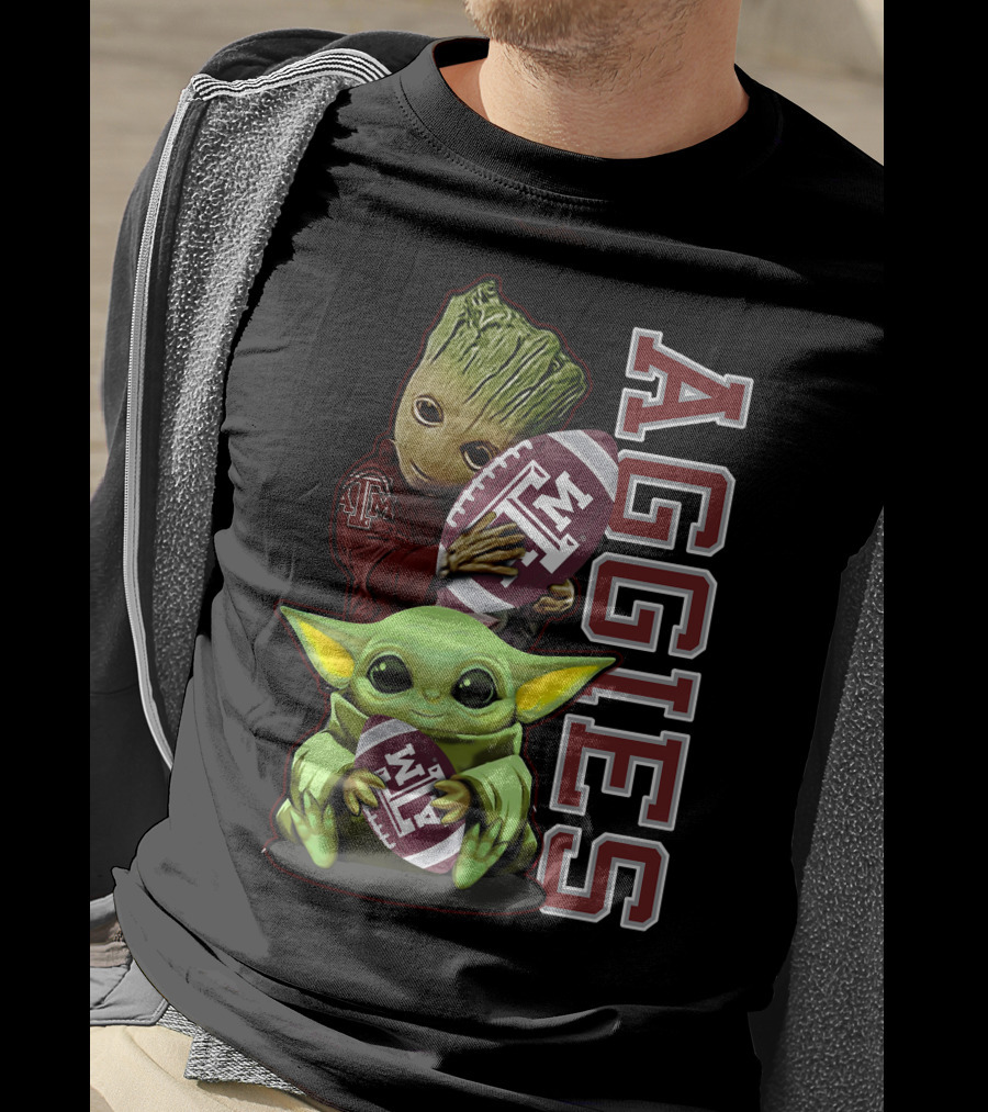 Grzd Texas A&M Aggies Groot And Baby Yoda Holding Football T-Shirt