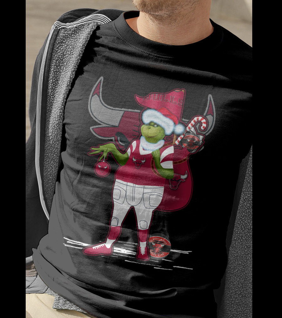 Grinchxmas Chicago Bulls Holiday Character With Santa Hat And Candy Cane T-Shirt