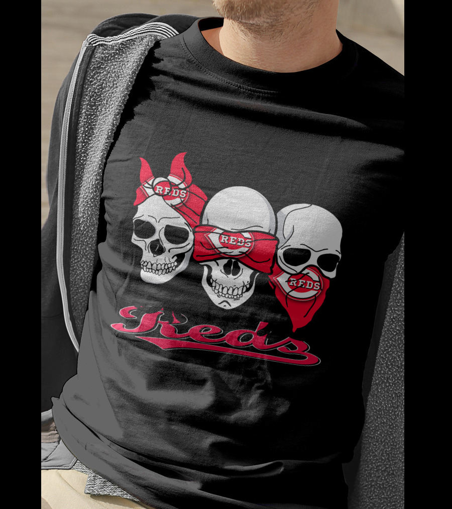 3 Skull Reds Bandana Cincinnati T-Shirt
