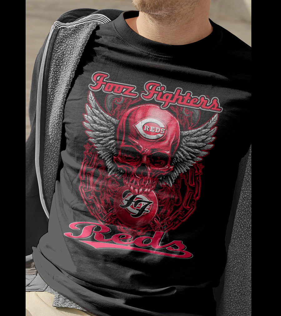 Fooz Fighters Reds Skull With Wings And Chains T-Shirt
