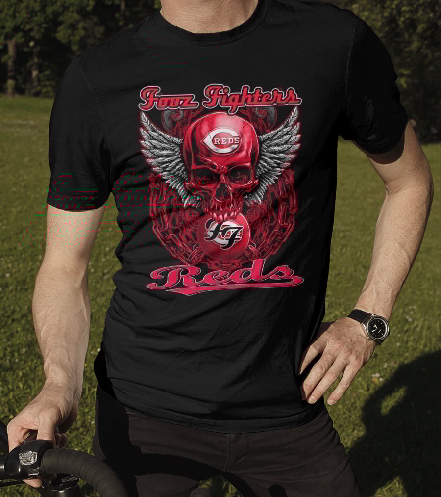Fooz Fighters Reds Skull With Wings And Chains T-Shirt