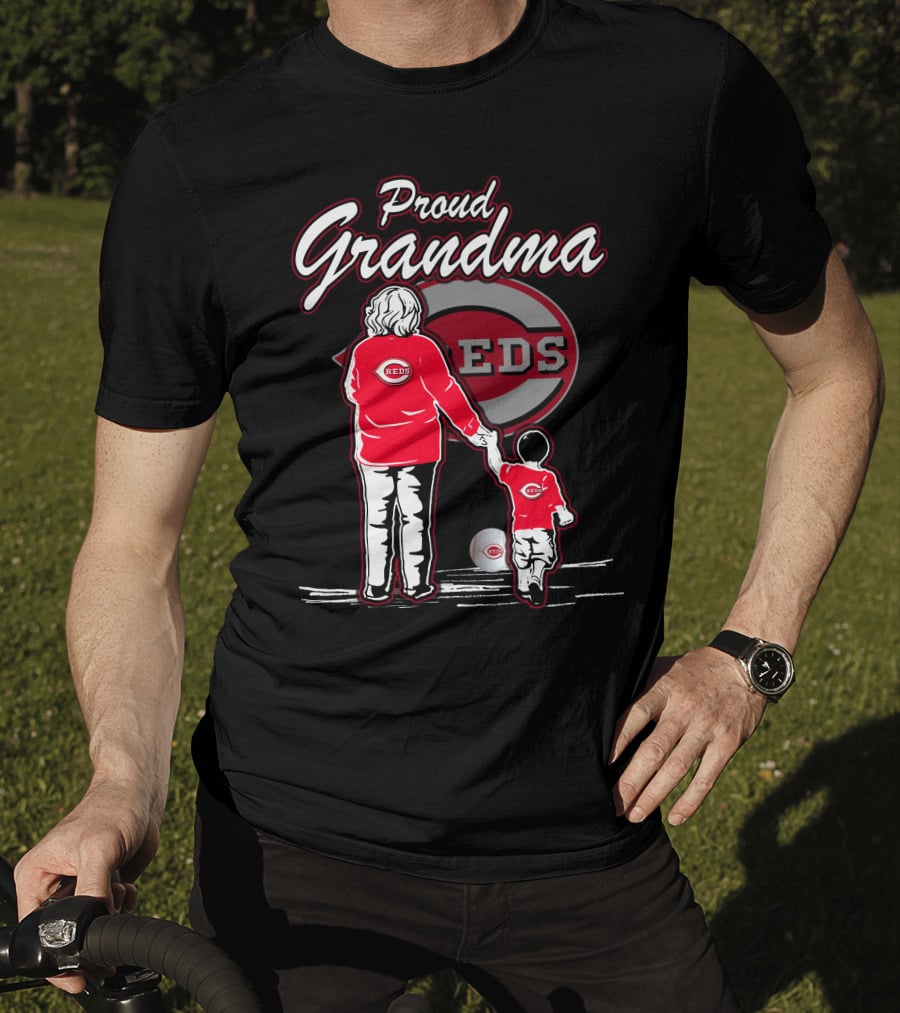 Proud Grandma Cincinnati Reds Family Baseball Fans T-Shirt