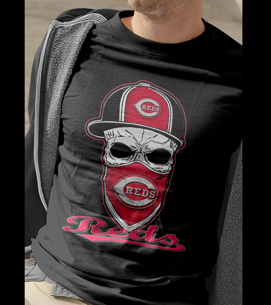 Reds Skull Hat Cincinnati Reds T-Shirt