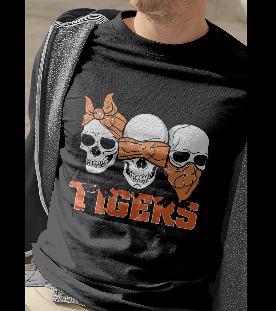 3 Skull Tigers Orange Bandanas T-Shirt