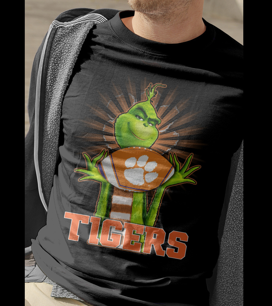 Grinch Holding Clemson Tigers Football T-Shirt