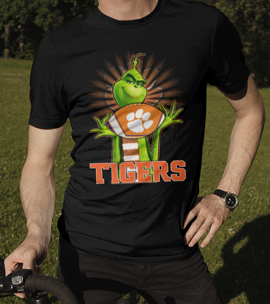 Grinch Holding Clemson Tigers Football T-Shirt