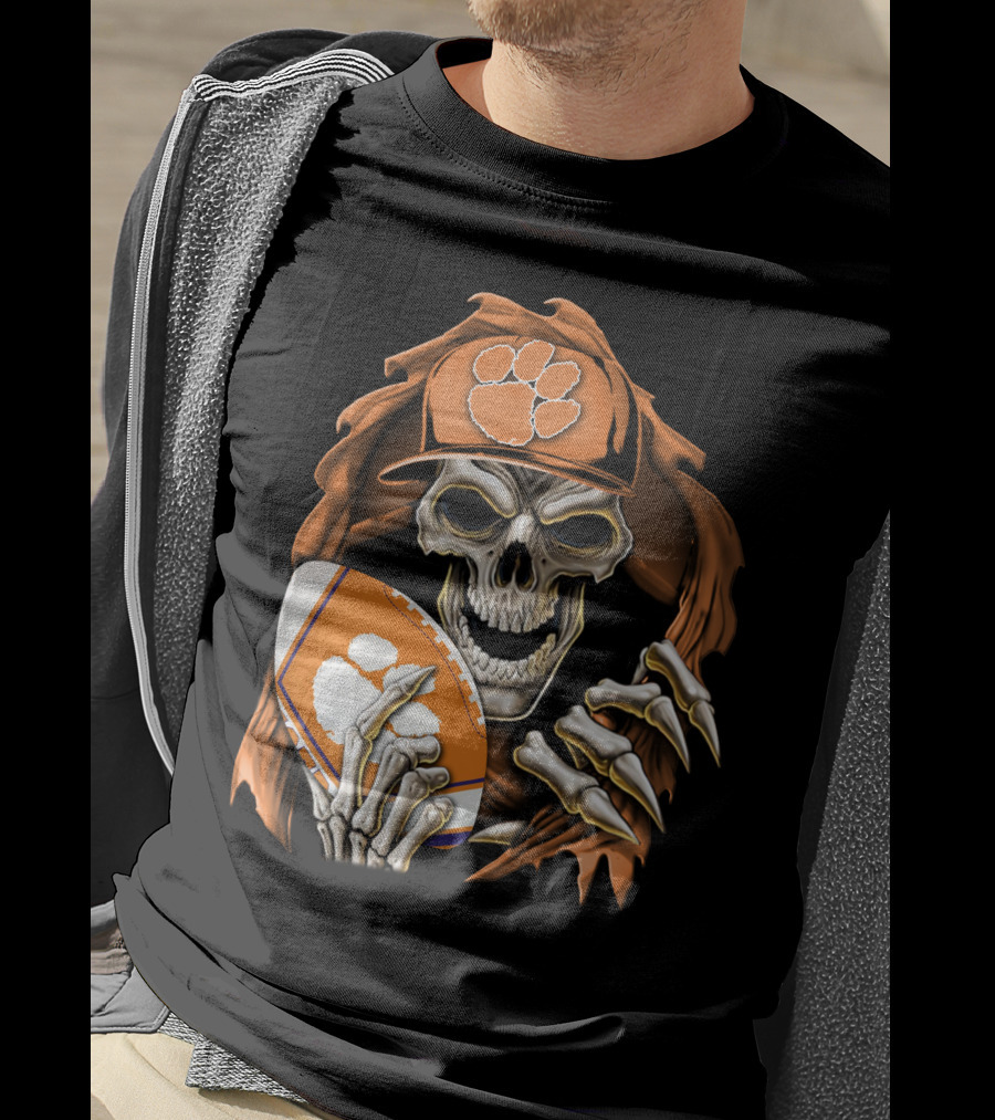 Skullbong Clemson Tigers Skeleton In Hat Holding Football T-Shirt