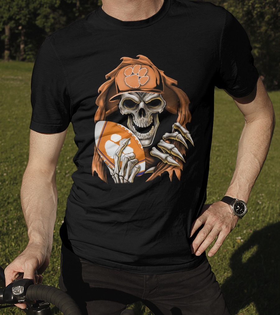 Skullbong Clemson Tigers Skeleton In Hat Holding Football T-Shirt