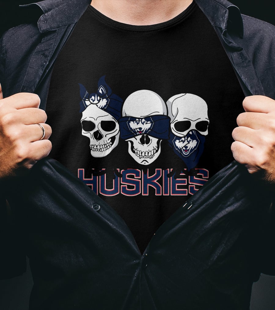 3 Skull Huskies Connecticut T-Shirt