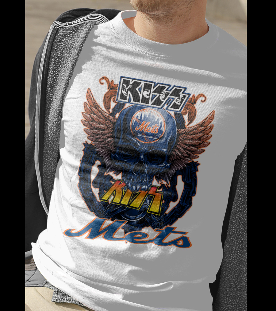 Kiss Mets Skull With Wings And Chain T-Shirt