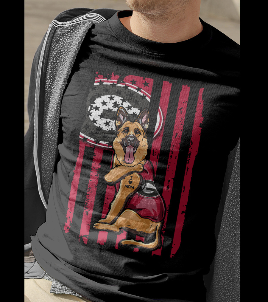 German Shepherd Georgia Bulldogs I Love Mom With Flag Background T-Shirt