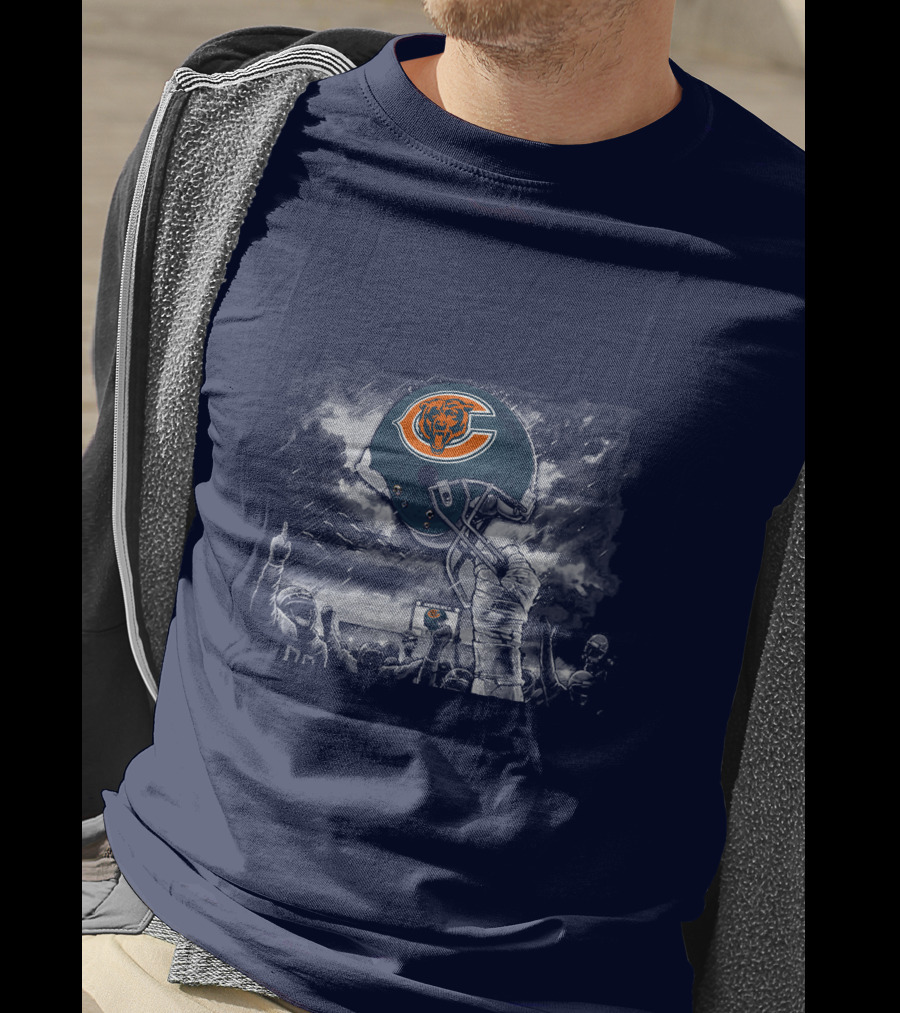 Chicago Bears Helmet Iconic 51 Team Celebration T-Shirt