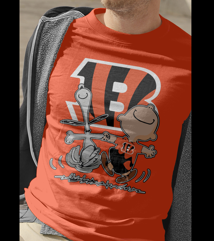 Cincinnati Bengals Peanuts Collaboration With Snoopy And Charlie Brown Dancing T-Shirt