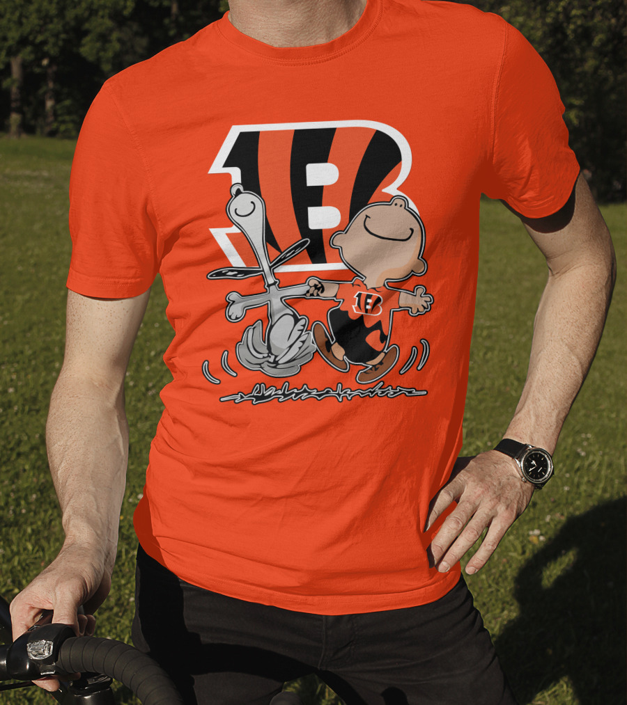 Cincinnati Bengals Peanuts Collaboration With Snoopy And Charlie Brown Dancing T-Shirt
